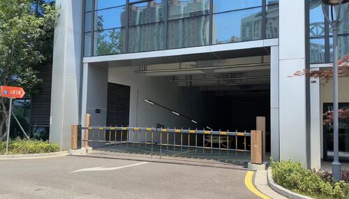 آخرین مورد شرکت DZE4 Barrier Gate for Industrial Park Underground Parking Entrance