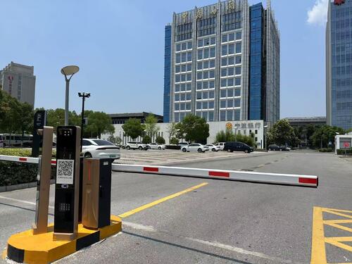 آخرین مورد شرکت E40Pro Barrier Gate for Business Park Parking Lot